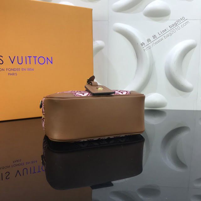 LV包包 LV新款女包 M45528 2020秋冬大上秀露面的V全新老花 LV單肩斜挎小包  ydh3641